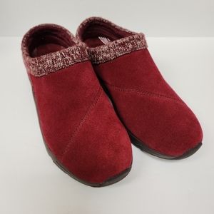 Vionic Action Arbor Wine Suede Water-Resistant Clogs Women's Size 7